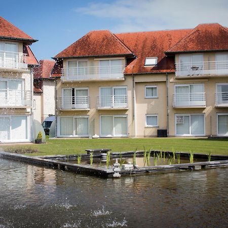 Holiday Suites Де Хаан Екстериор снимка