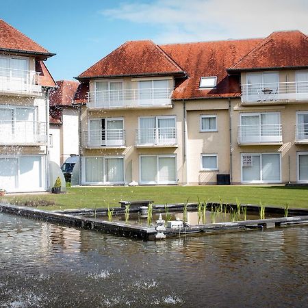 Holiday Suites Де Хаан Екстериор снимка