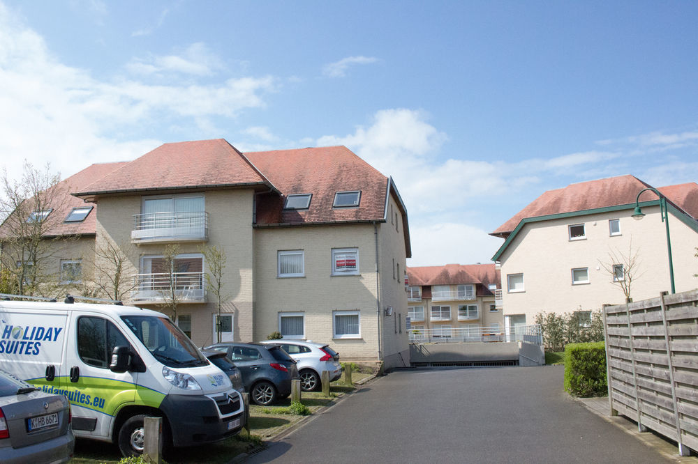 Holiday Suites Де Хаан Екстериор снимка