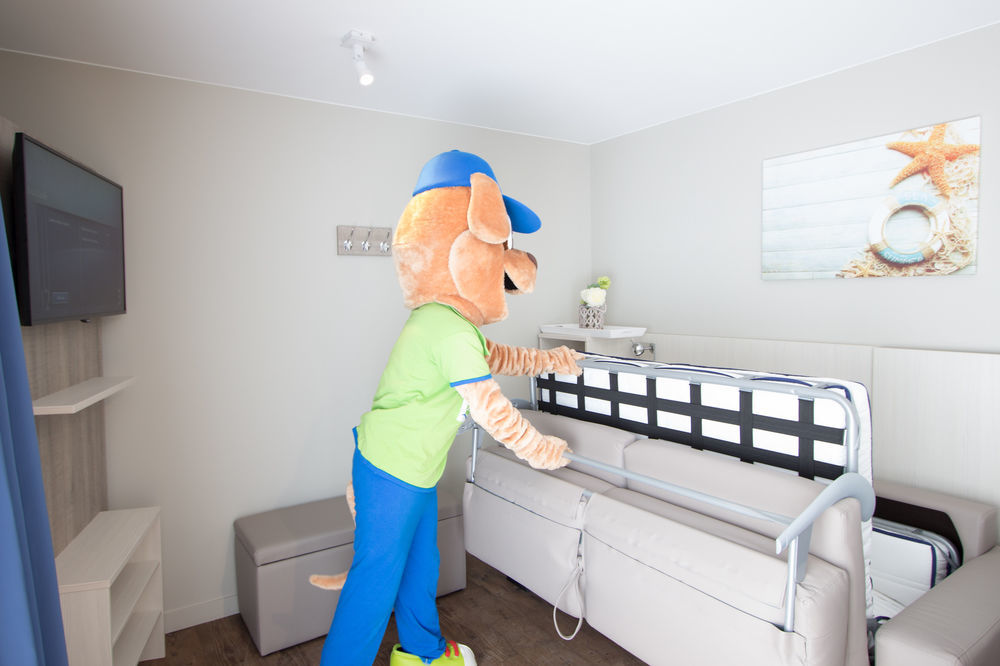 Holiday Suites Де Хаан Екстериор снимка