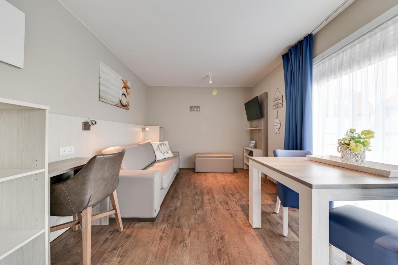 Holiday Suites Де Хаан Екстериор снимка