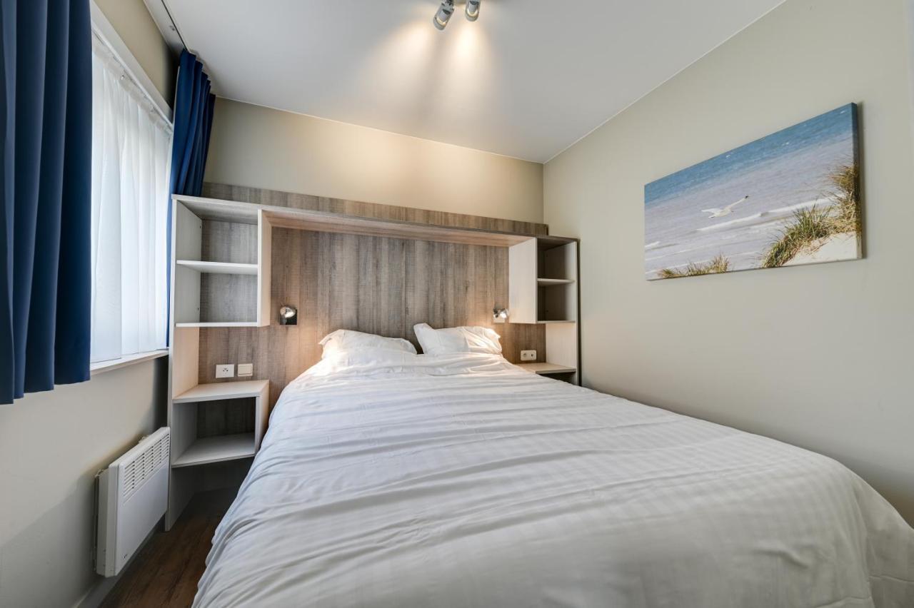Holiday Suites Де Хаан Екстериор снимка
