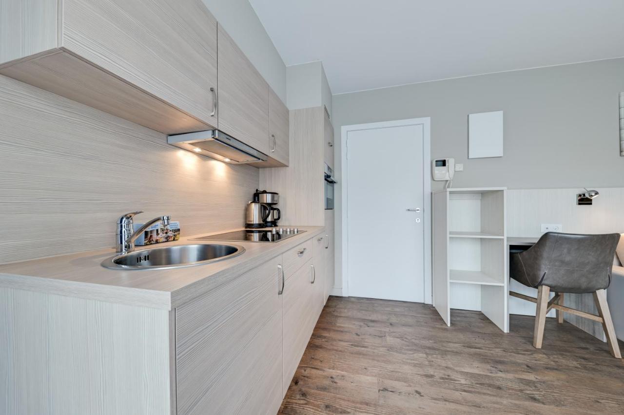 Holiday Suites Де Хаан Екстериор снимка