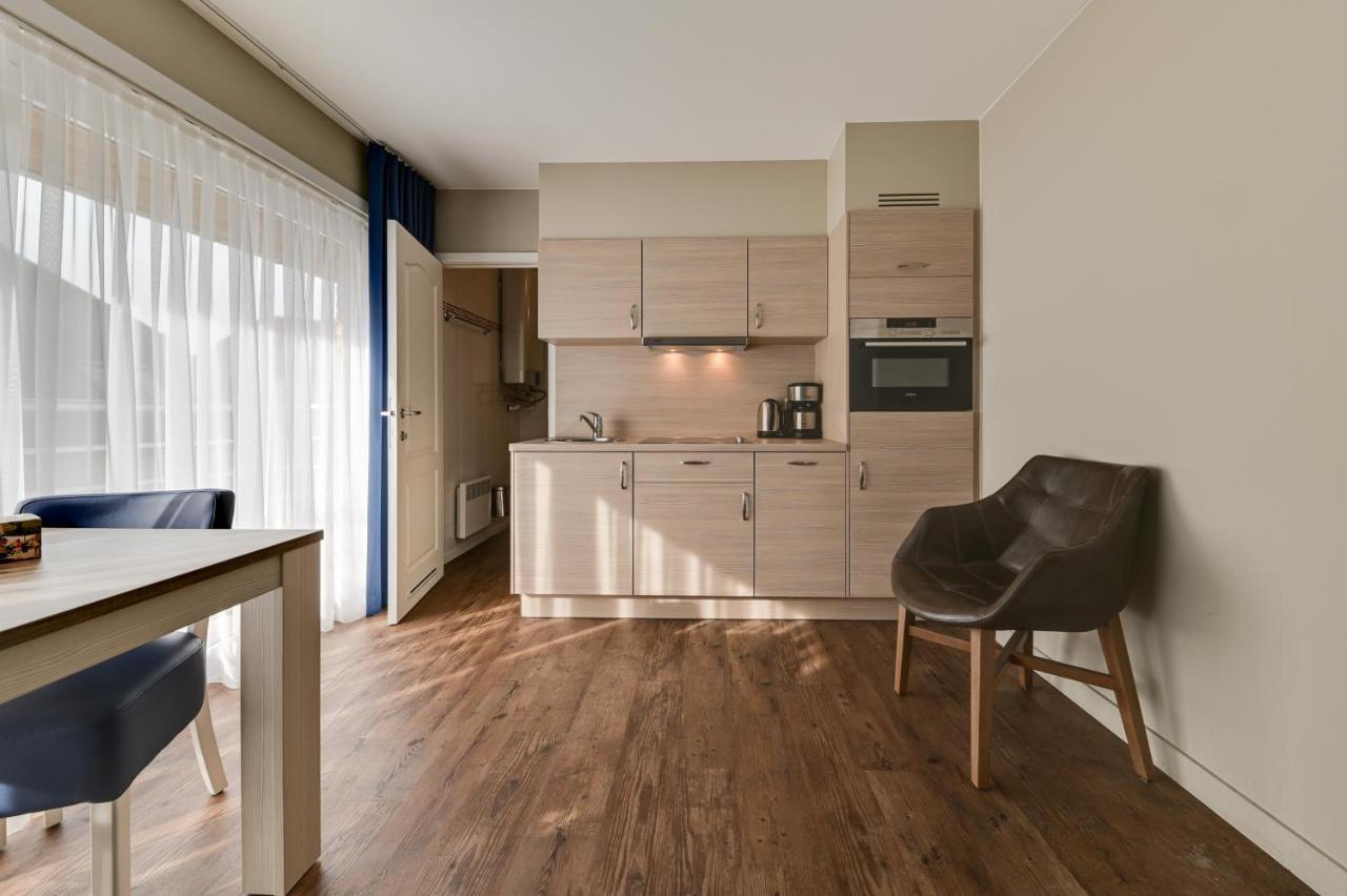 Holiday Suites Де Хаан Екстериор снимка