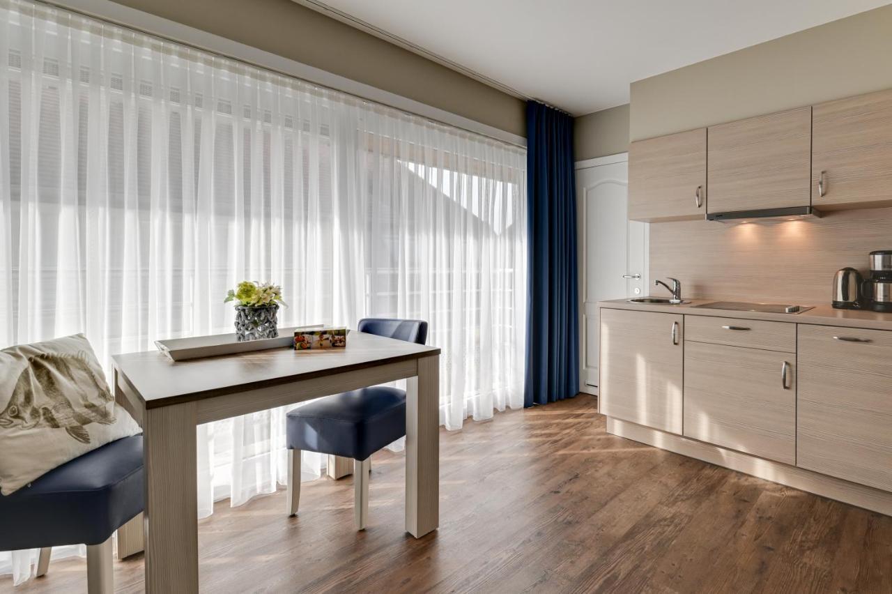 Holiday Suites Де Хаан Екстериор снимка