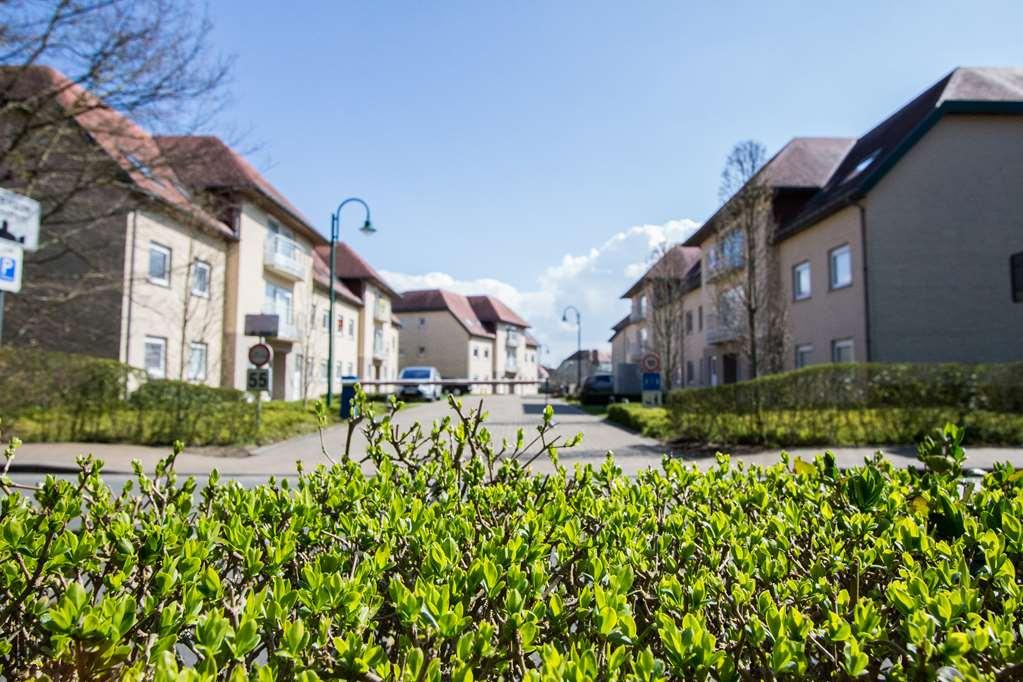 Holiday Suites Де Хаан Екстериор снимка
